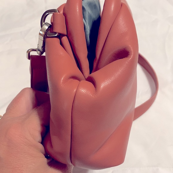 Pixie Mood Bubbly Clutch Crossbody Vegan Leather cranberry - Picture 3 of 6